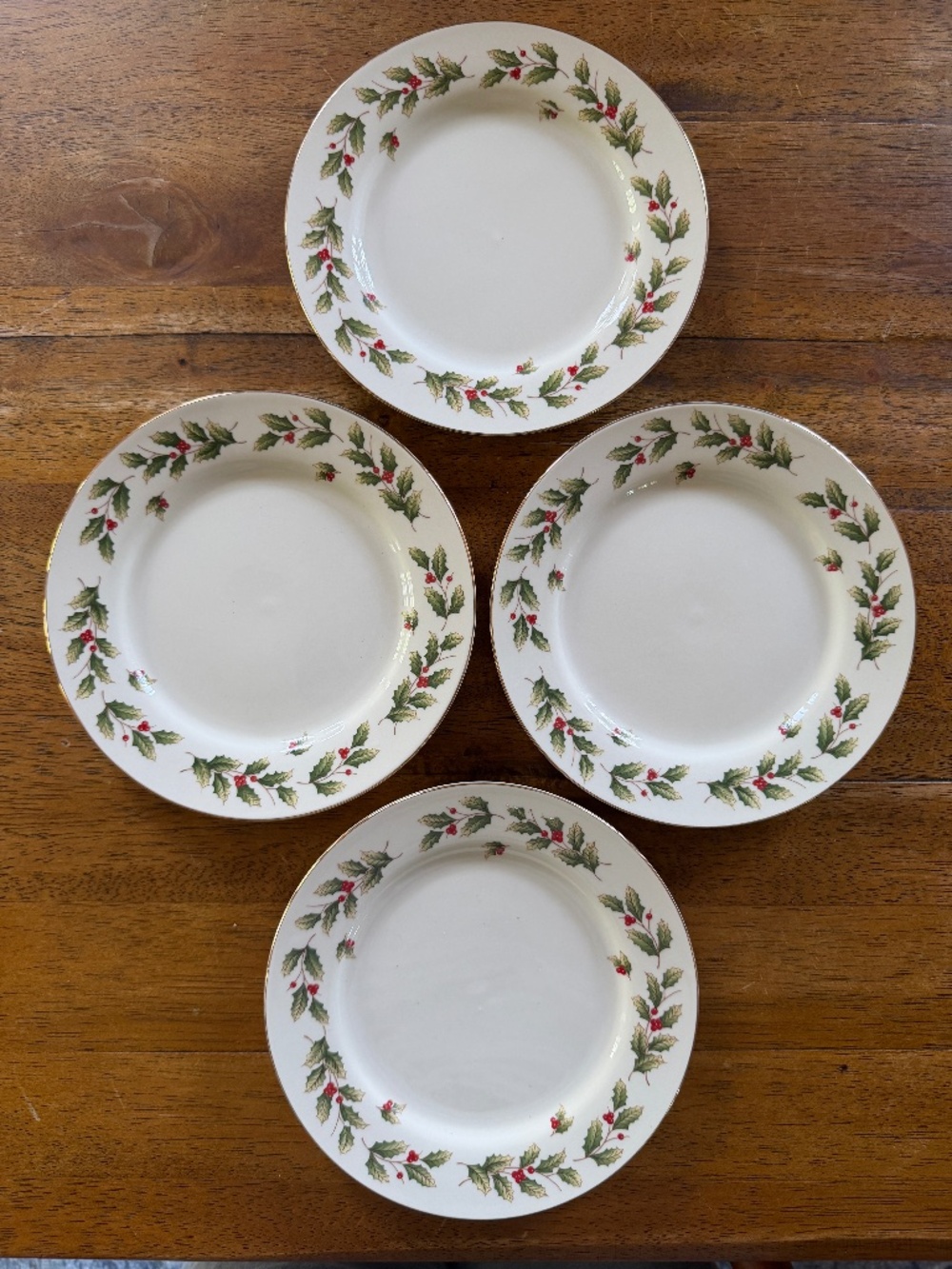 World Bazaars 'Holly Berry' Salad Plates (set of 4)